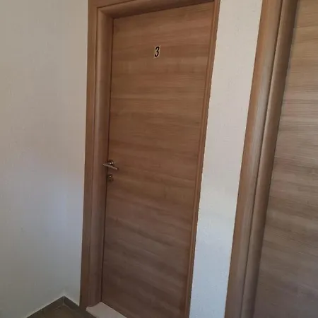 Ana Apartment *