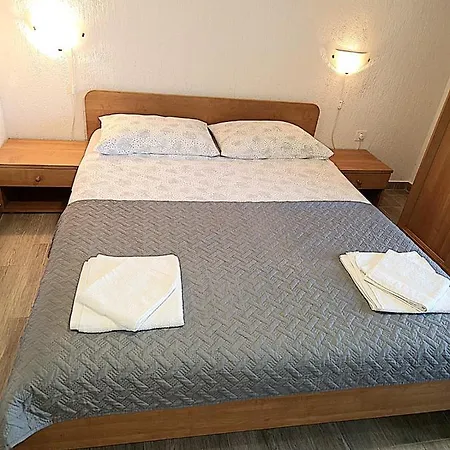 Ana Apartment Lastovo