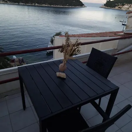 Ana * Lastovo